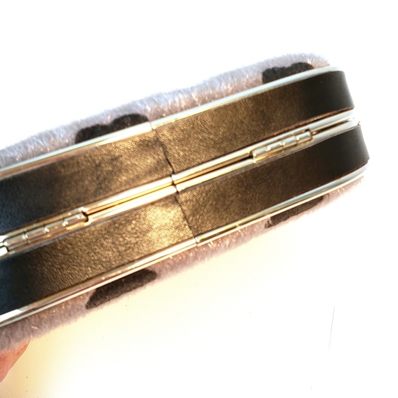 Beth Jordan heart print clutch bag w/ chain - Picture 4 of 8